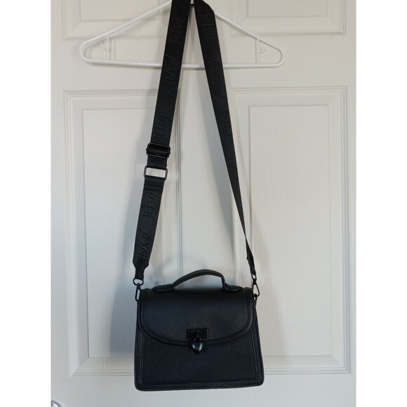 Betsey Johnson Black PU Satchel Bag w/ Heart Lock Accent & Detachable Crossbody - Picture 2 of 12